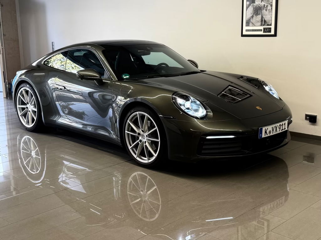 Porsche 992 Carrera 4