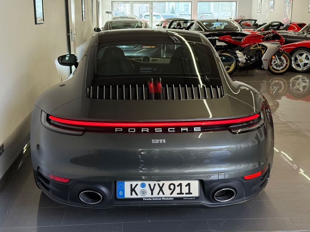 Porsche 992 Carrera 4