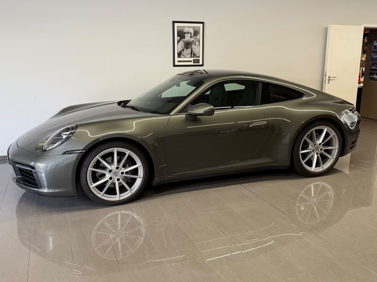 Porsche 992 Carrera 4