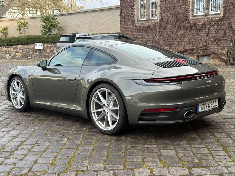Porsche 992 Carrera 4