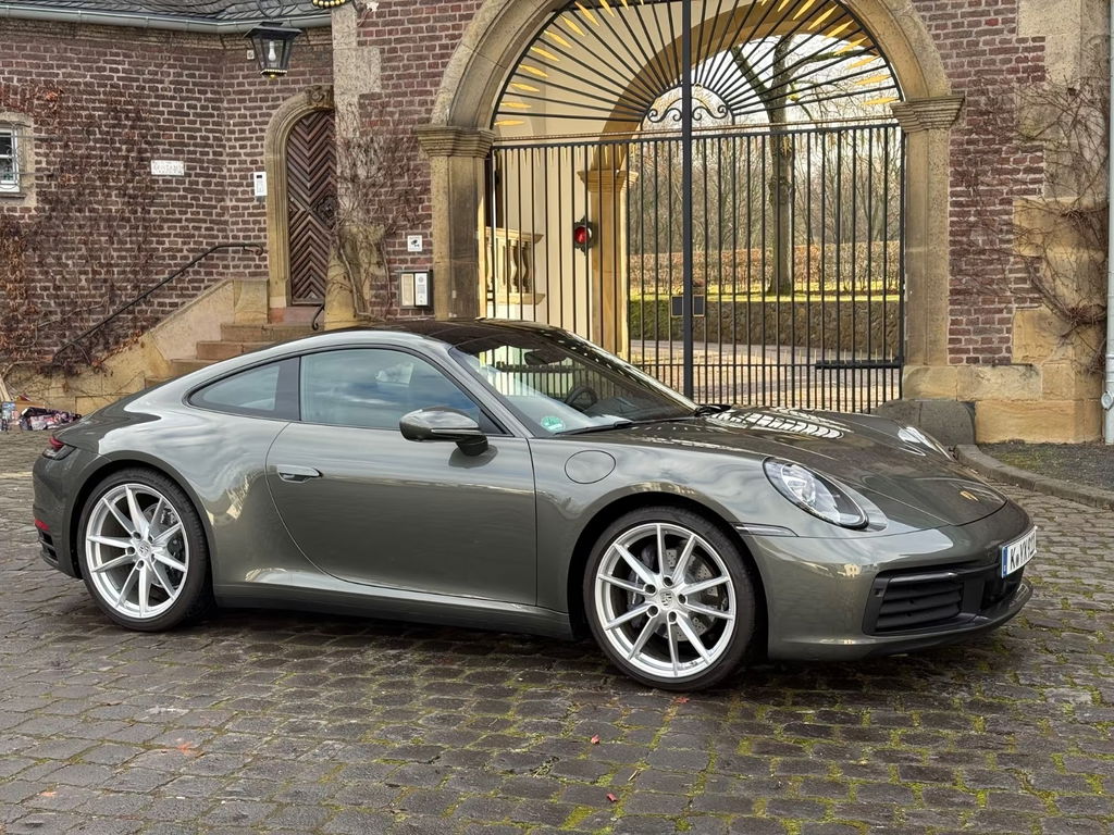Porsche 992 Carrera 4