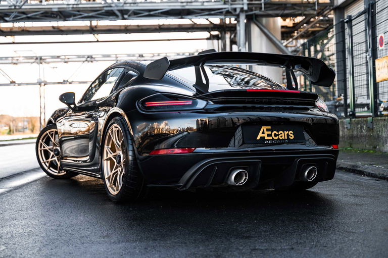 Porsche 718 Cayman GT4 RS