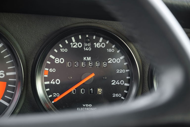 Porsche 911 Carrera 3.2 Speedster