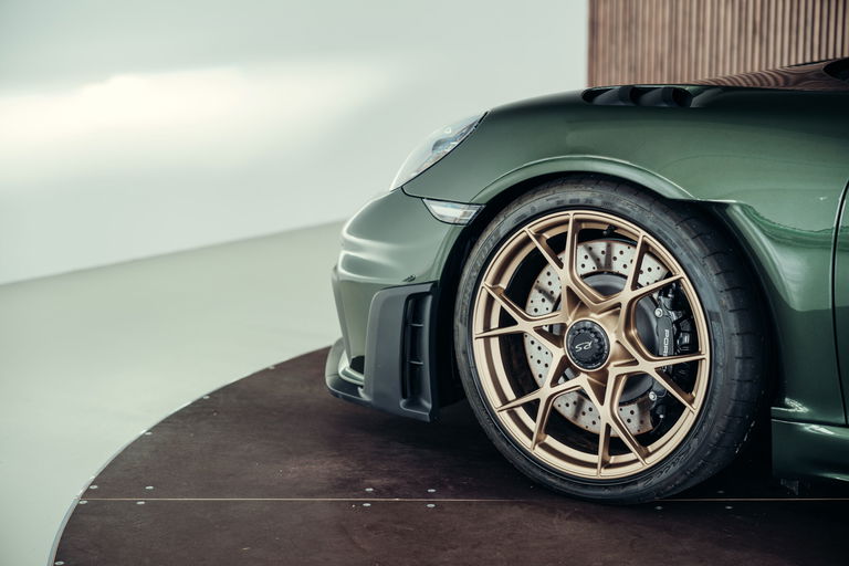 Porsche 718 Cayman GT4 RS