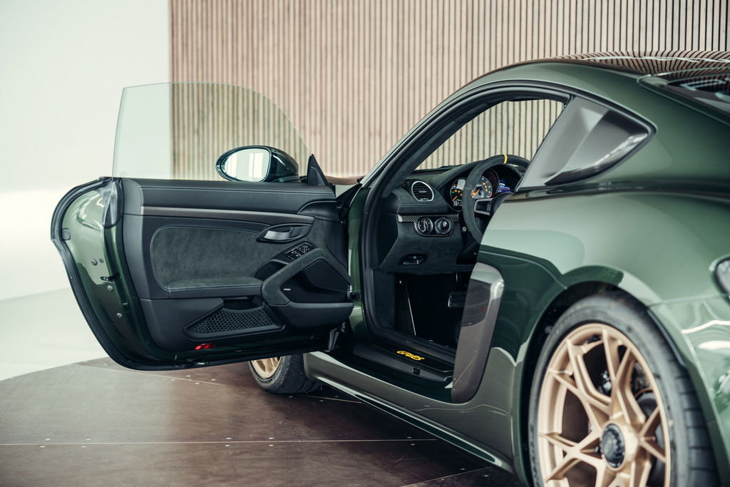 Porsche 718 Cayman GT4 RS