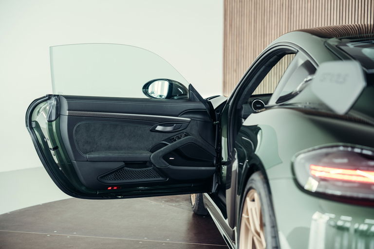 Porsche 718 Cayman GT4 RS