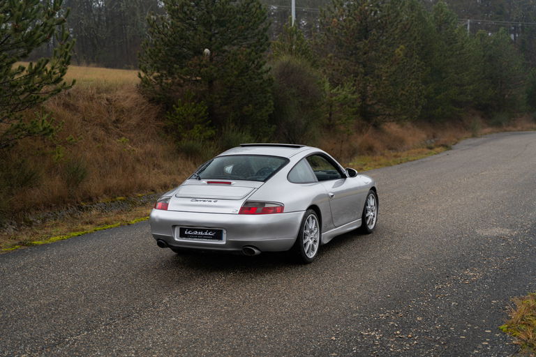 Porsche 996 Carrera 4