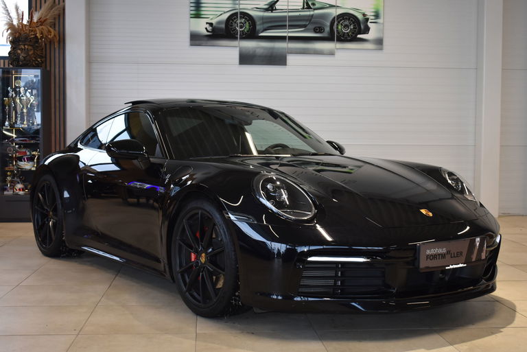 Porsche 992 Carrera 4S