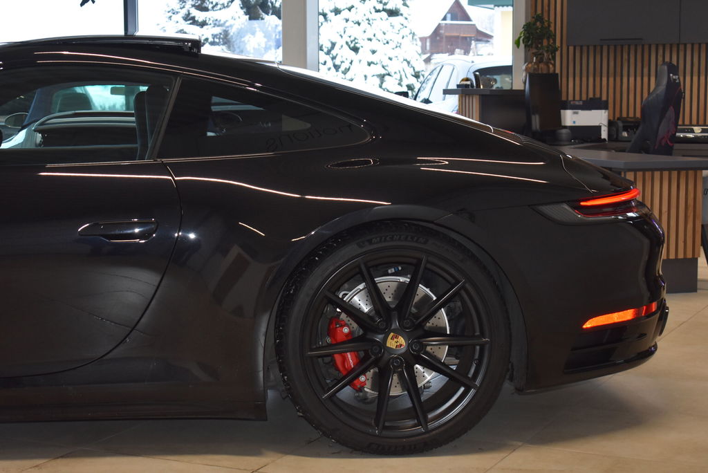 Porsche 992 Carrera 4S