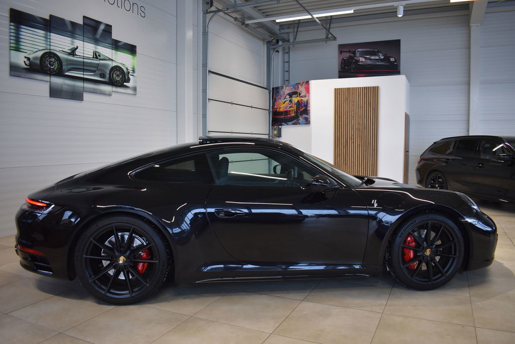 Porsche 992 Carrera 4S