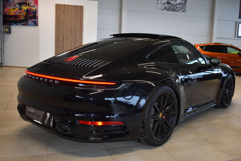 Porsche 992 Carrera 4S