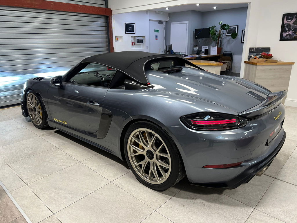 Porsche 718 Spyder RS