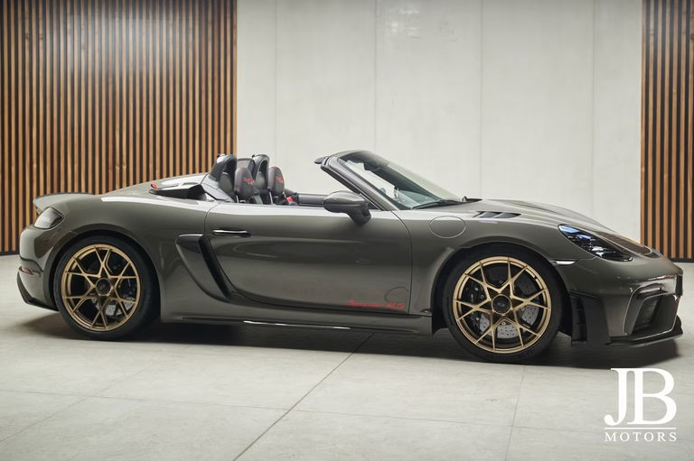 Porsche 718 Spyder RS