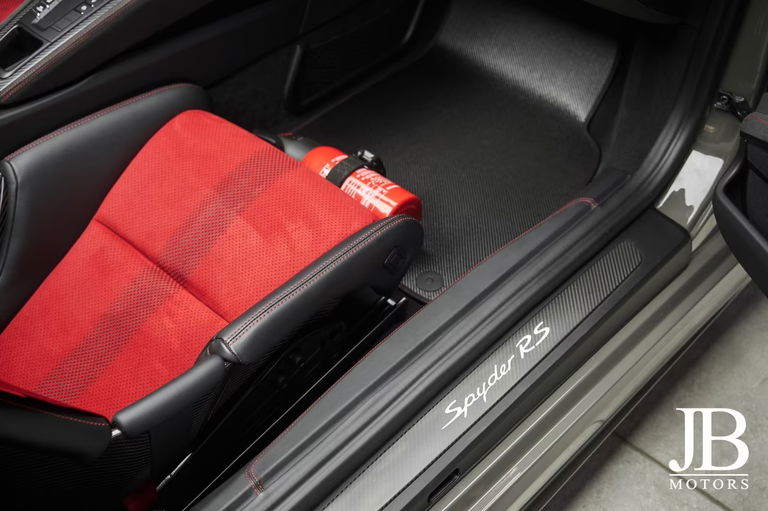 Porsche 718 Spyder RS