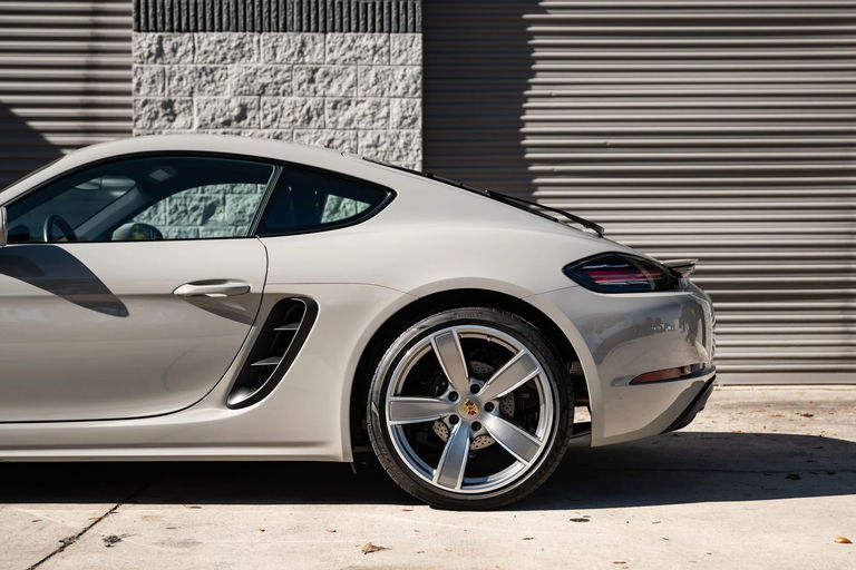 Porsche 718 Cayman
