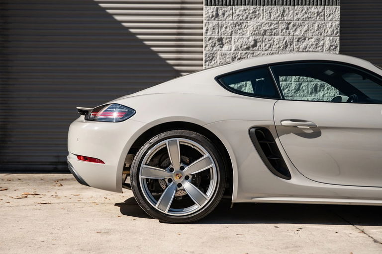 Porsche 718 Cayman