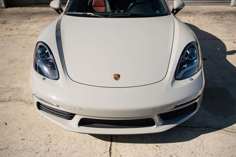 Porsche 718 Cayman