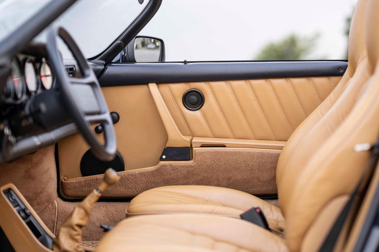 Porsche 911 Carrera 3.2 Speedster (US)