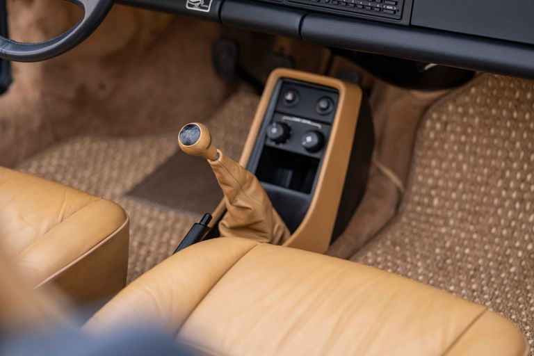 Porsche 911 Carrera 3.2 Speedster (US)