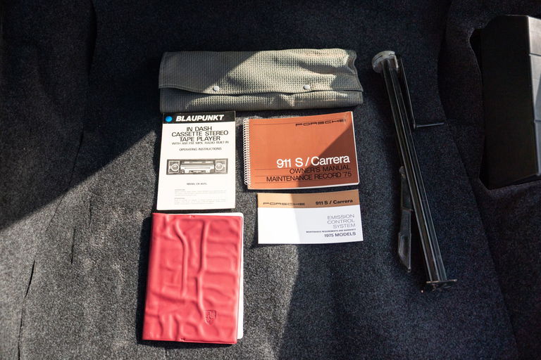Porsche 911 Carrera 2.7