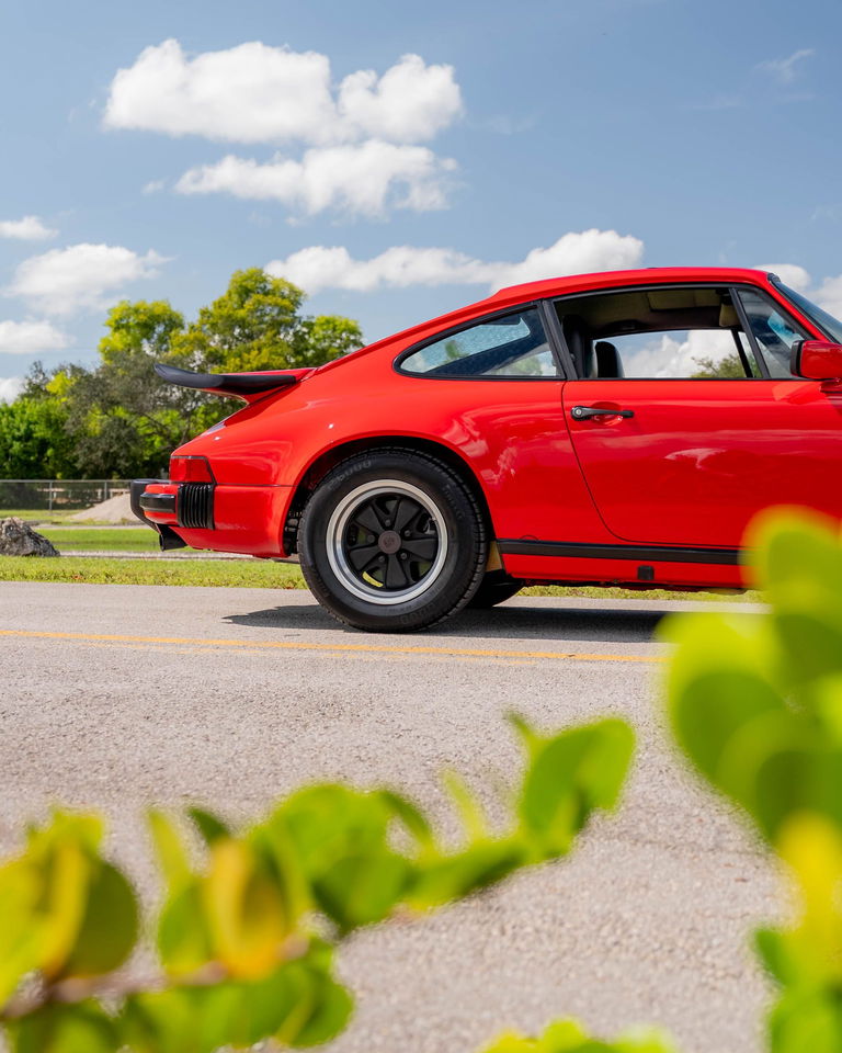 Porsche 911 Carrera 3.2 (US)
