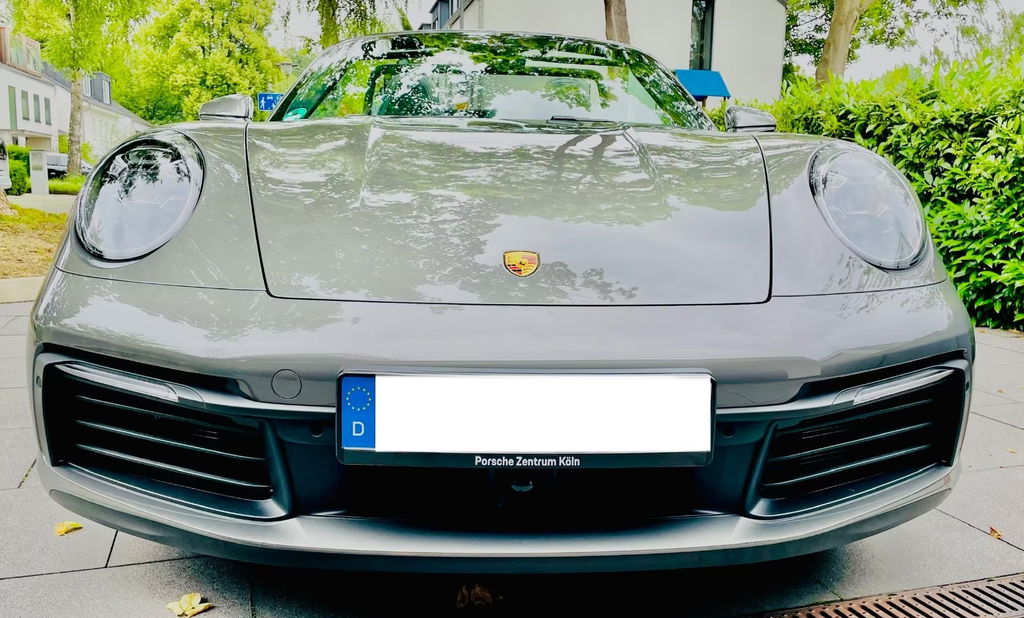 Porsche 992 Carrera 4