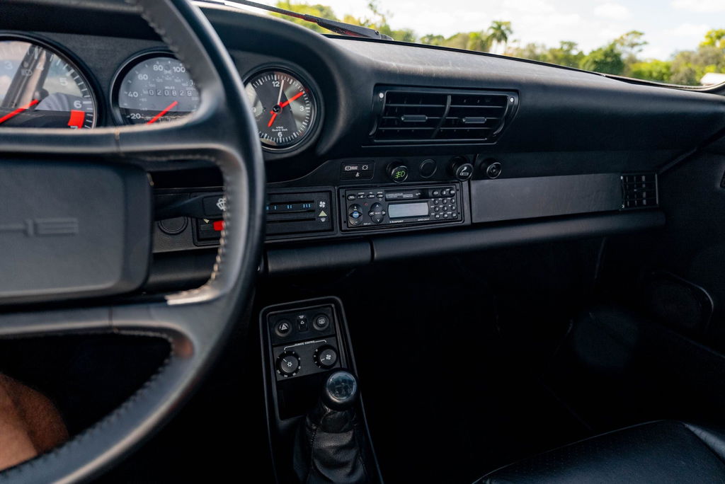 Porsche 911 Carrera 3.2 (US)