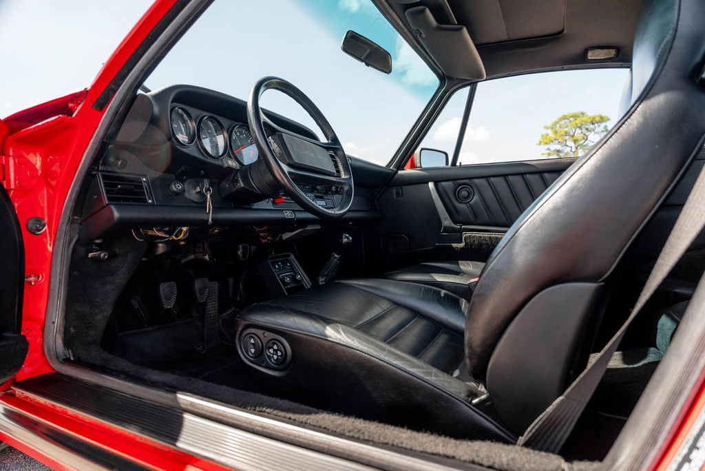 Porsche 911 Carrera 3.2 (US)