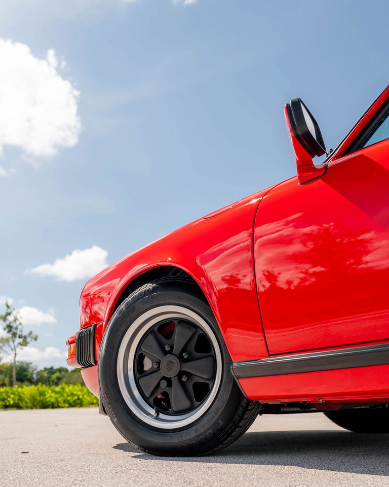 Porsche 911 Carrera 3.2 (US)