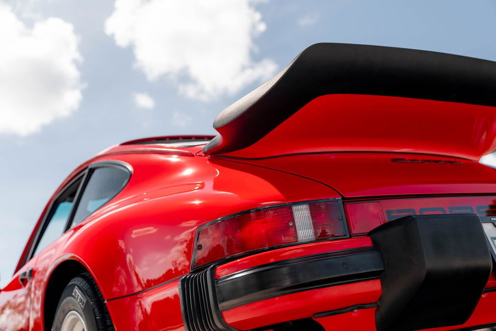 Porsche 911 Carrera 3.2 (US)