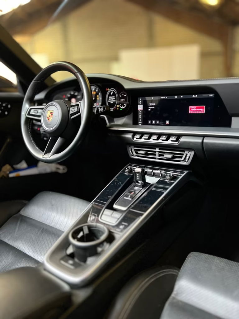 Porsche 992 Carrera 4