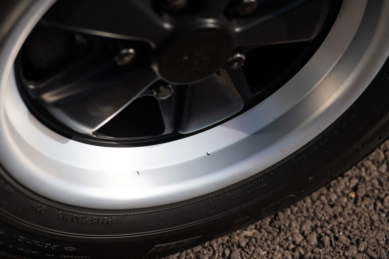 Porsche 911 Carrera 2.7