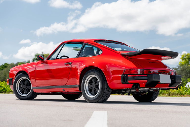 Porsche 911 Carrera 3.2 (US)