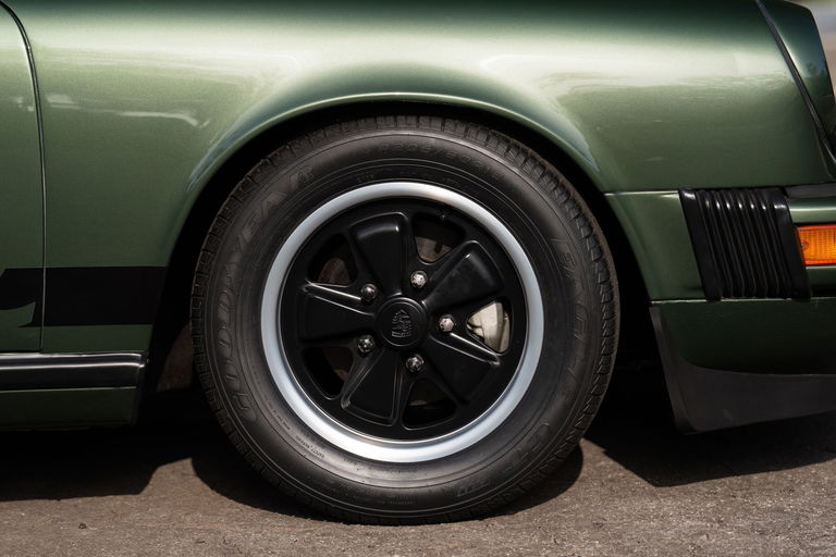 Porsche 911 Carrera 2.7