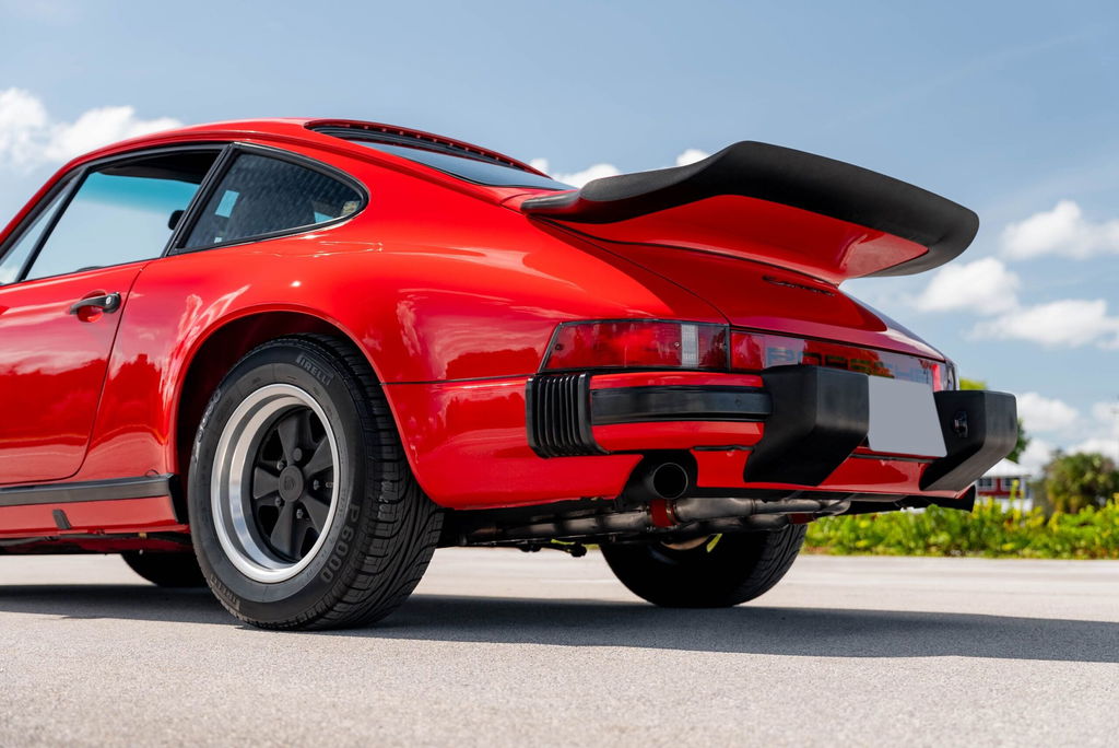 Porsche 911 Carrera 3.2 (US)