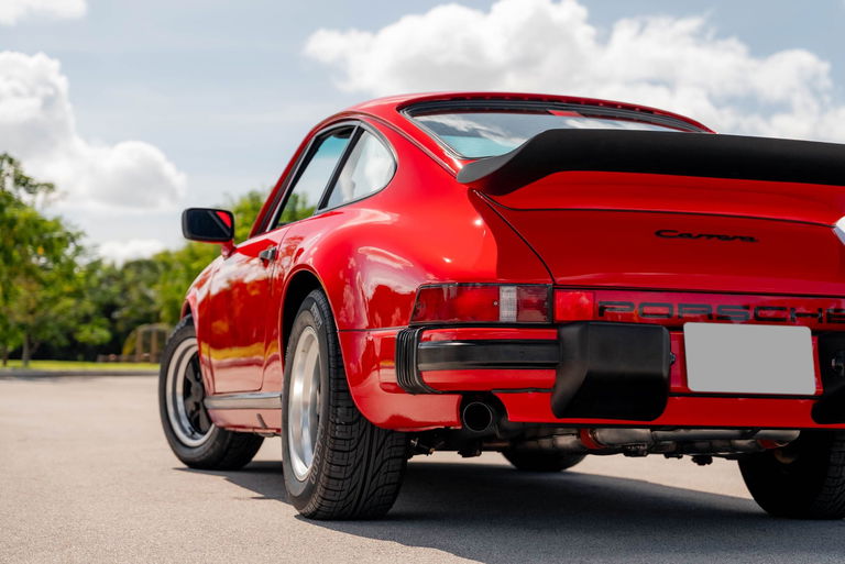 Porsche 911 Carrera 3.2 (US)
