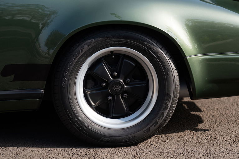 Porsche 911 Carrera 2.7