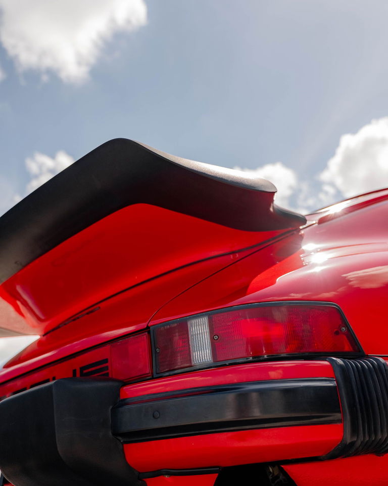 Porsche 911 Carrera 3.2 (US)