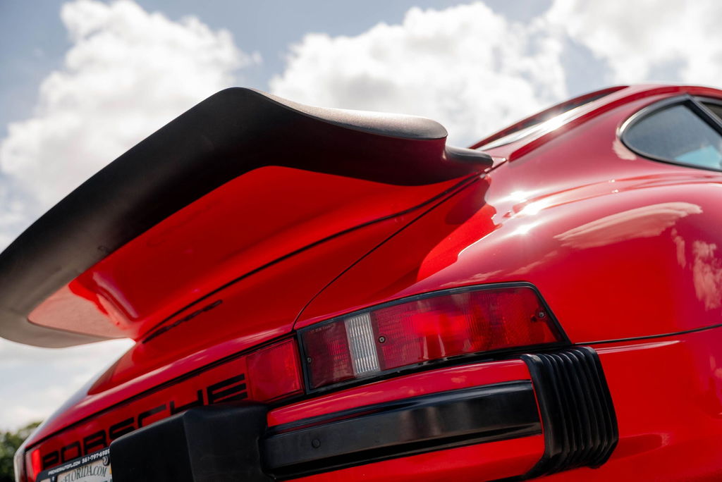 Porsche 911 Carrera 3.2 (US)