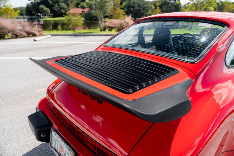 Porsche 911 Carrera 3.2 (US)