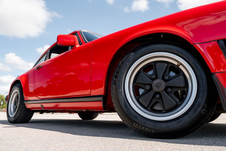 Porsche 911 Carrera 3.2 (US)