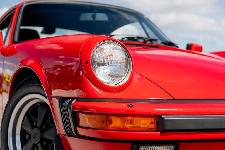 Porsche 911 Carrera 3.2 (US)
