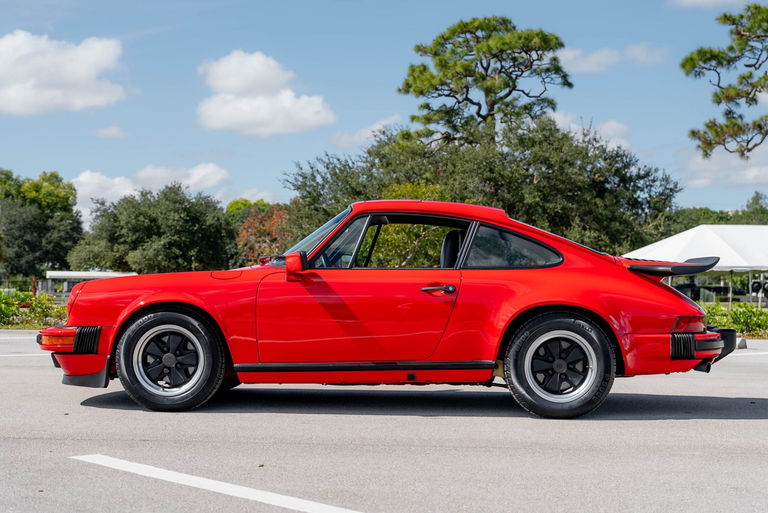 Porsche 911 Carrera 3.2 (US)