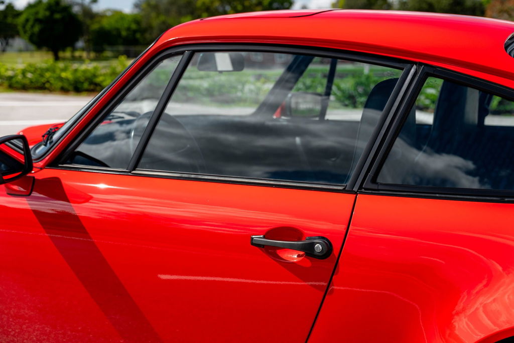 Porsche 911 Carrera 3.2 (US)