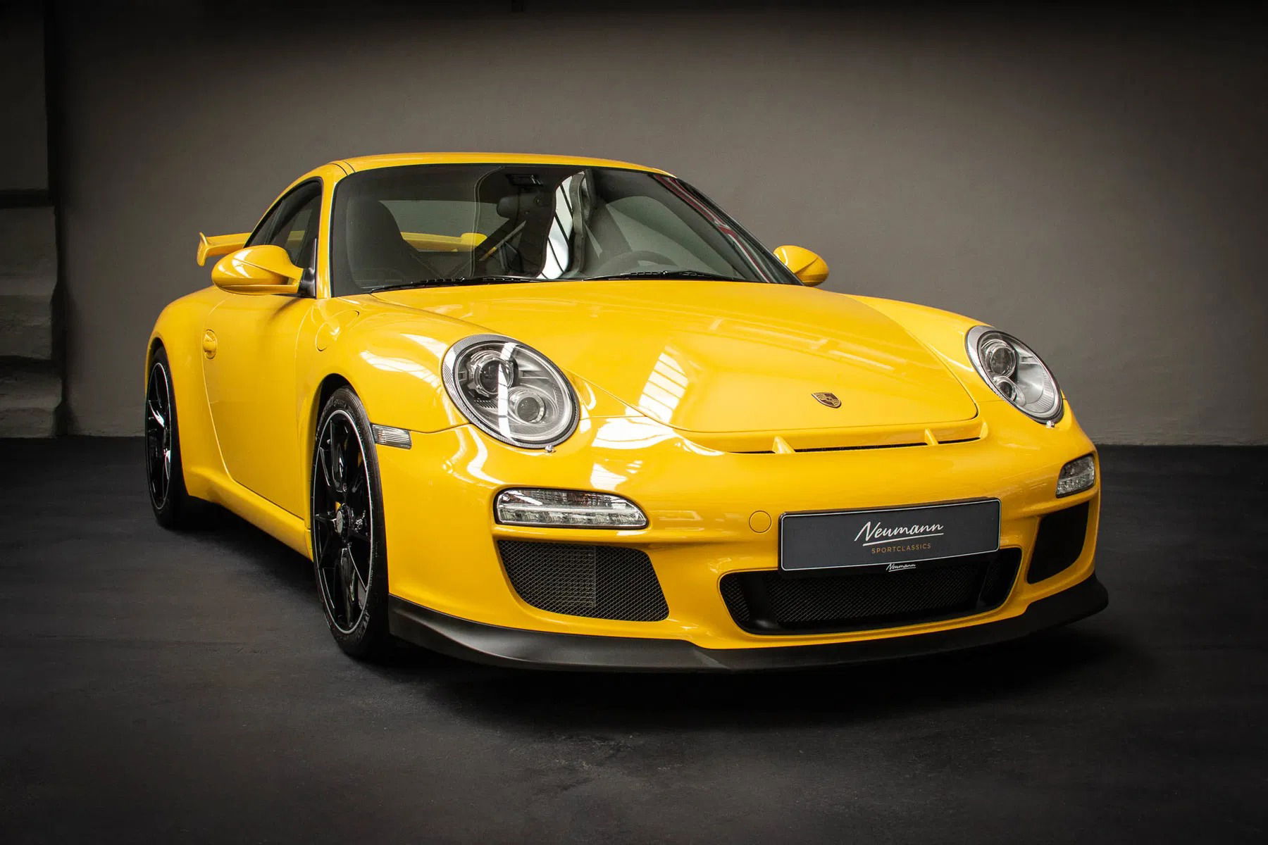 Porsche 997.2 GT3 speed yellow