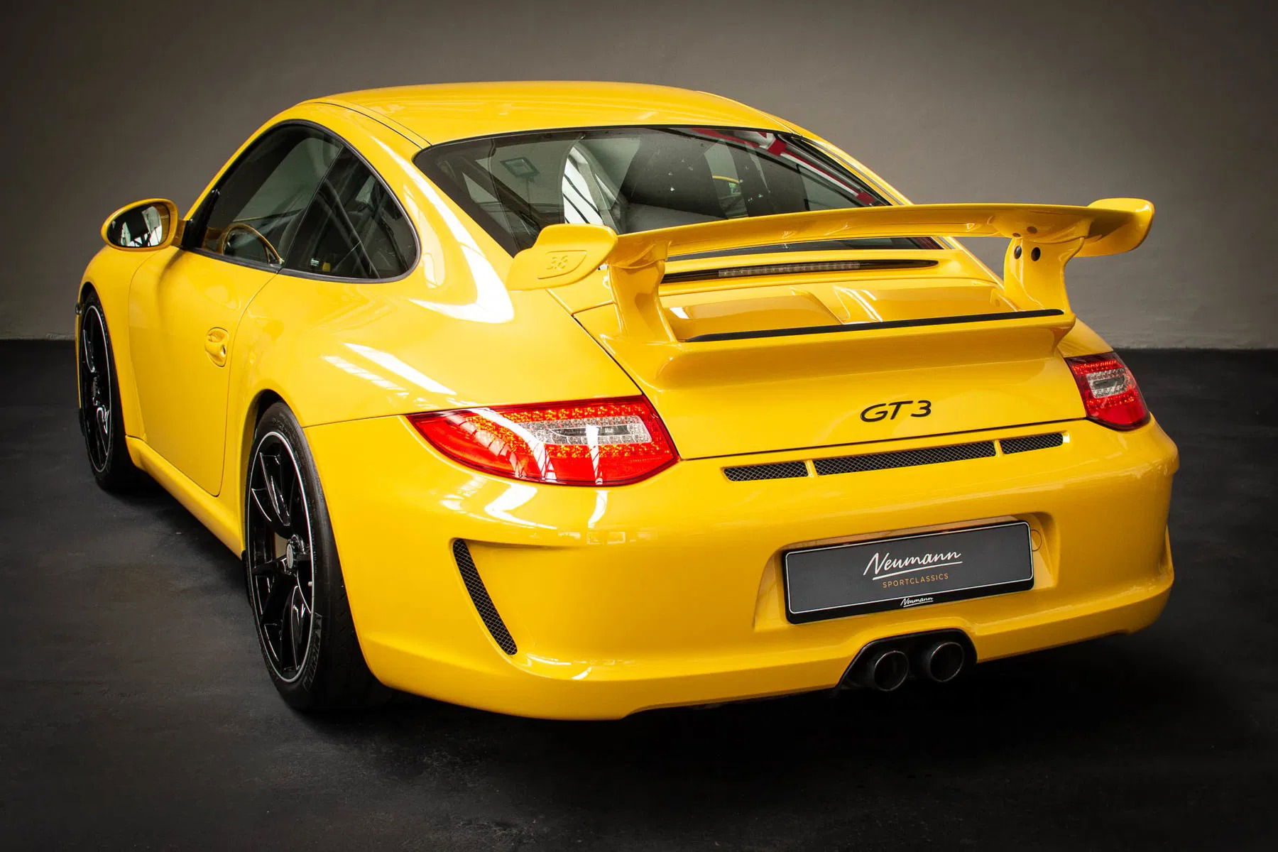Porsche 997.2 GT3 speed yellow