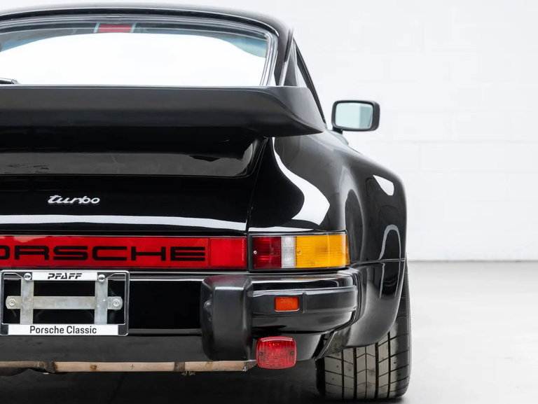 Porsche 911 Turbo 3.3