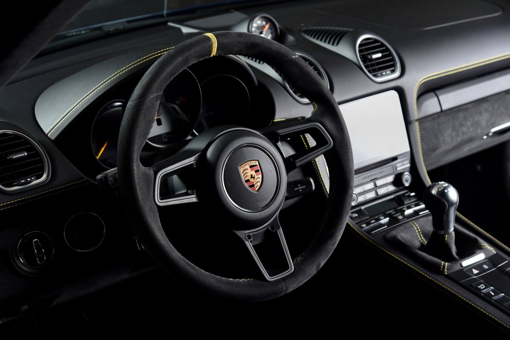 Porsche 718 Cayman GT4
