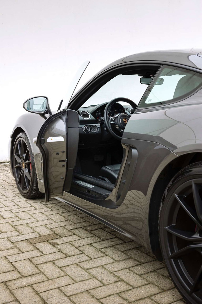 Porsche 718 Cayman
