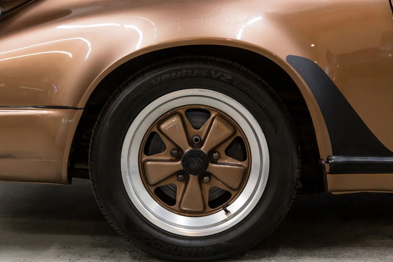 Porsche 911 Carrera 3.2 (US)